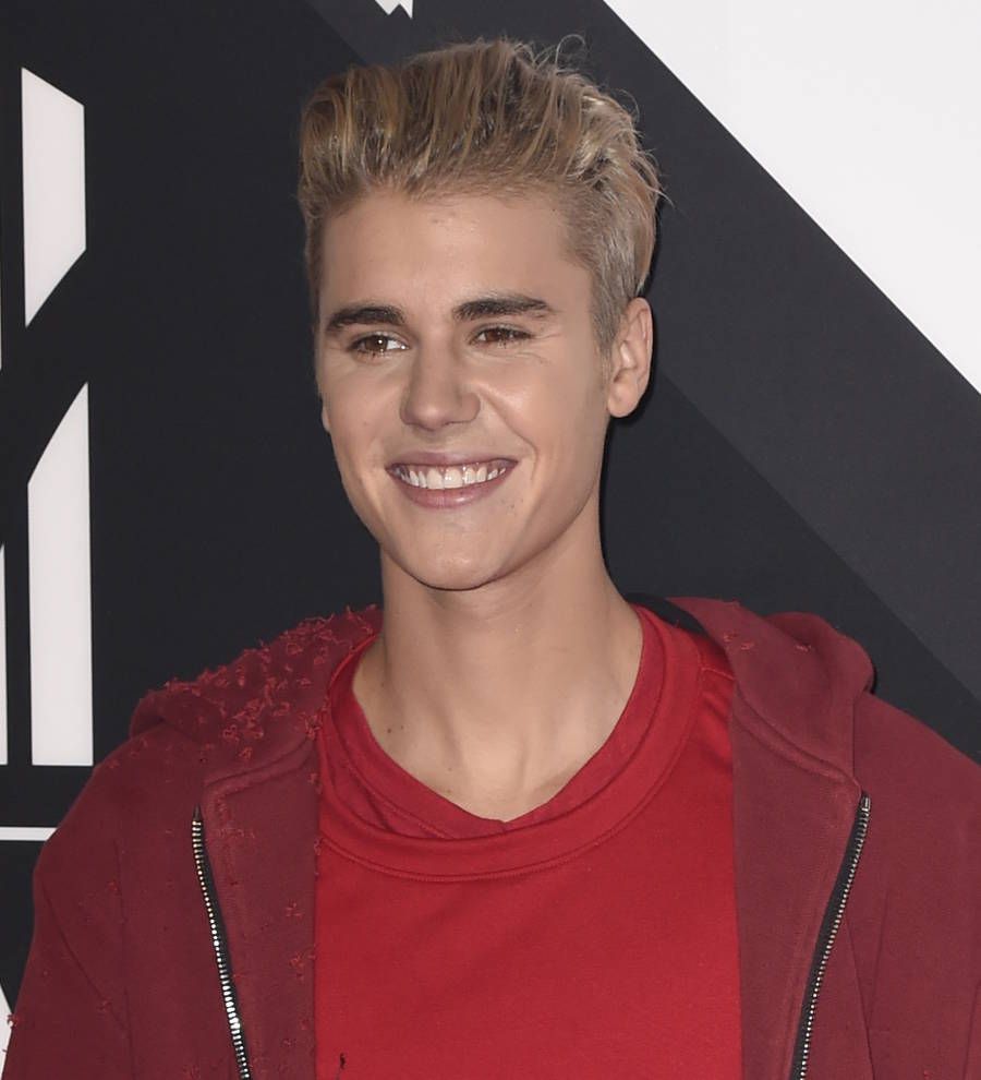 Justin Bieber dons high heels for TV show