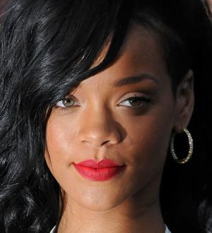 Rihanna goes topless in new video shoot