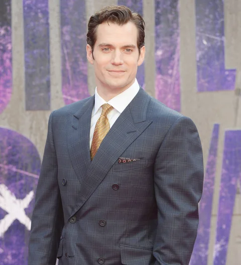 Superman Henry Cavill finds his real-life Lois Lane on film set - report