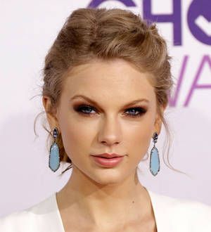 Taylor Swift donates books to Pennsylvania hospital