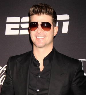 Robin Thicke makes passionate speech at New York gig