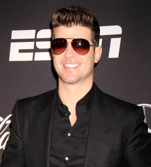 Robin Thicke has Paula Patton on his mind onstage