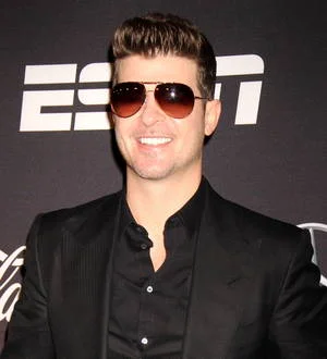 Robin Thicke has Paula Patton on his mind onstage