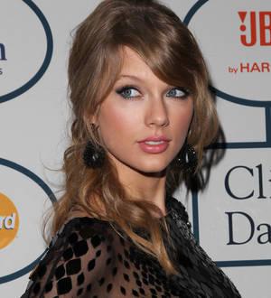 Taylor Swift chops off long locks to celebrate end of tour
