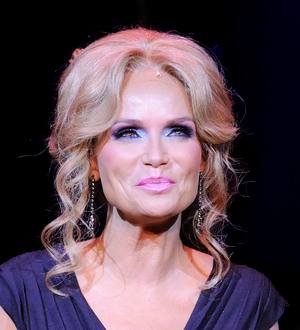 Kristin Chenoweth can't multi-task after head injury