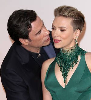 Scarlett Johansson defends John Travolta over Oscars kiss