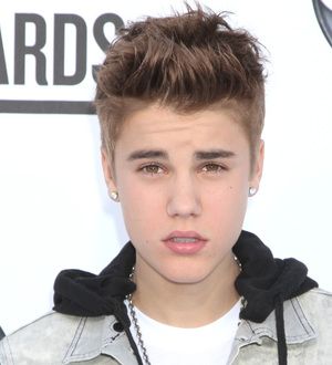 Justin Bieber shows off English accent