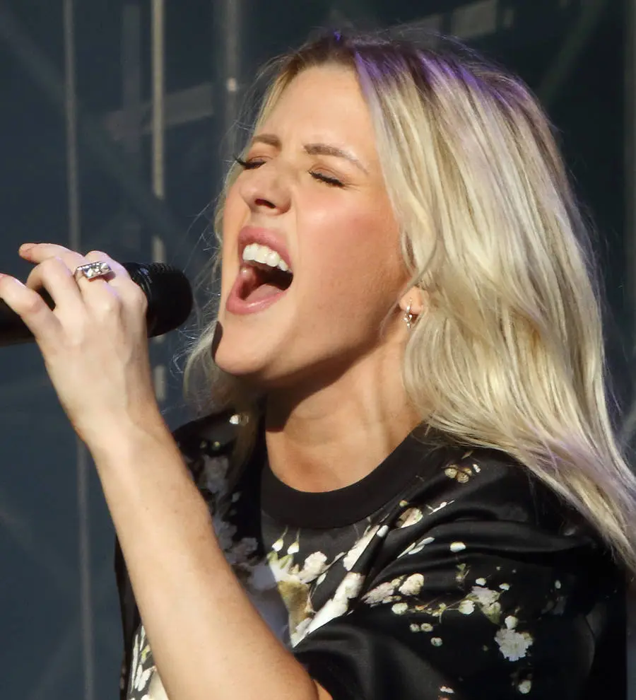Ellie Goulding denies lip-synching during sports performance