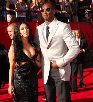 Kobe Bryant's wife files for divorce