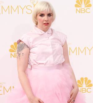 Lena Dunham to pay book tour acts after criticism