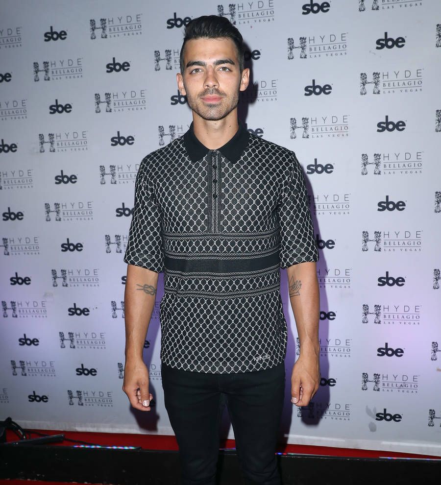 Joe Jonas was warned not to get close to Britney Spears
