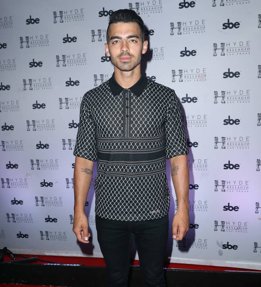 Joe Jonas was warned not to get close to Britney Spears