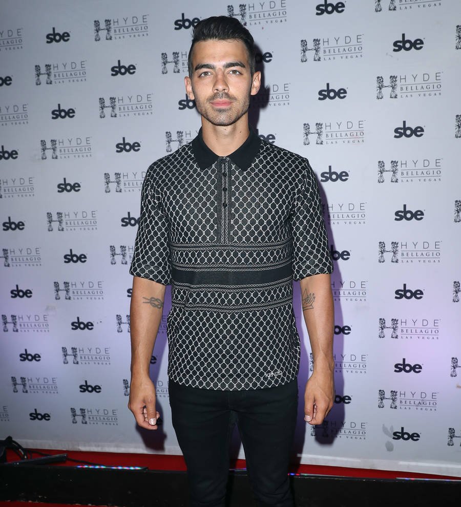 Joe Jonas was warned not to get close to Britney Spears