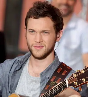 Phillip Phillips engaged