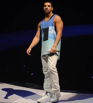 Fan bids 0,000 for Drake's sneakers