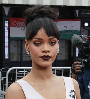 Rihanna dismisses DiCaprio dating rumors