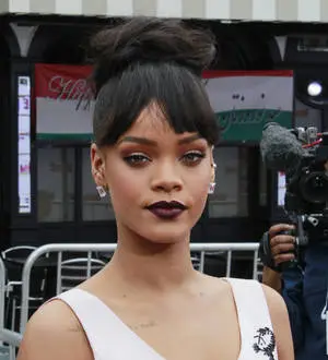 Rihanna dismisses DiCaprio dating rumors