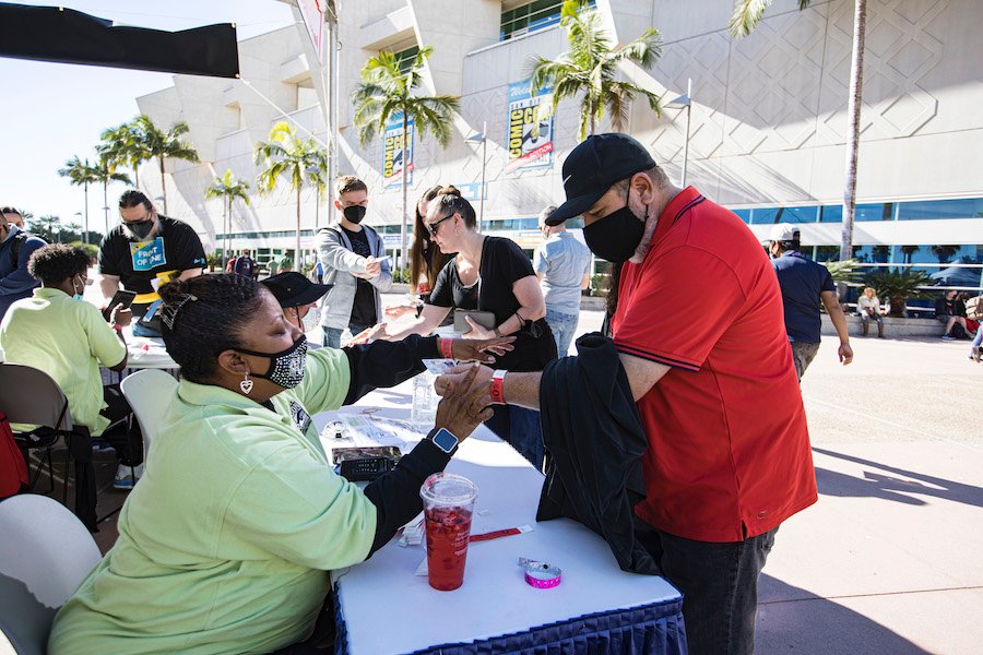 How To Mingle With The Stars: Volunteer!