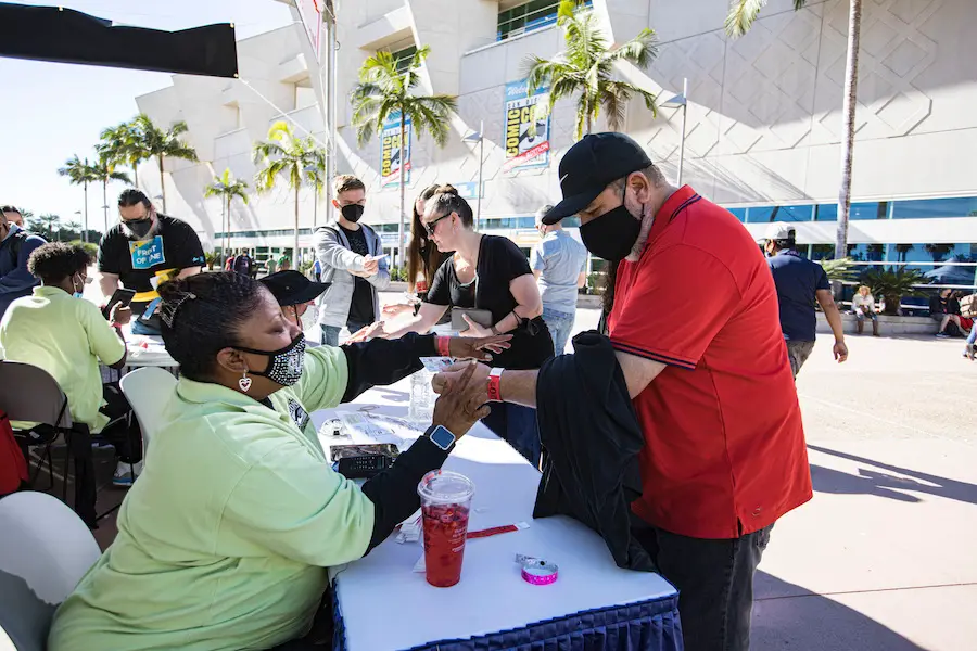 How To Mingle With The Stars: Volunteer!