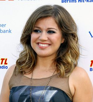 Kelly Clarkson's rep dismisses video copying claims