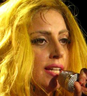 Lady Gaga condemns cosmetic surgery