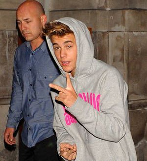 Furious Justin Bieber threatens to attack snapper