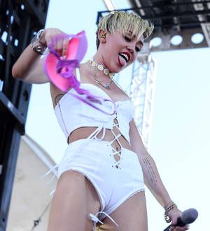 Miley Cyrus jokes about VMAs controversy in Saturday Night Live ads
