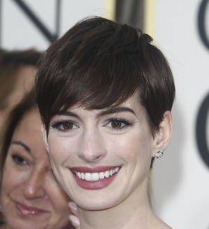 Anne Hathaway apologized to Claire Danes after SNL skit