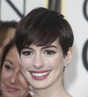 Anne Hathaway apologized to Claire Danes after SNL skit