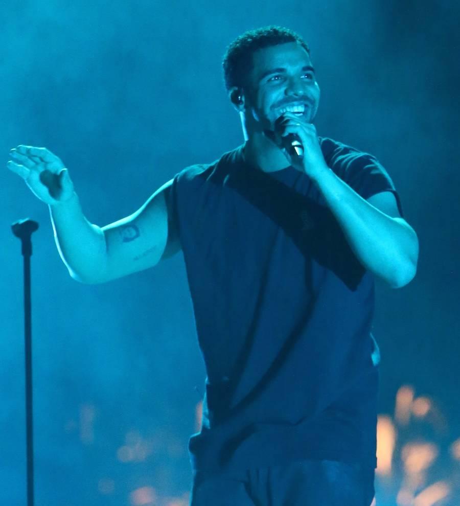 Drake inspires kids with speech in South Africa