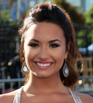 Demi Lovato fooled fans with Spanish Skyscraper rendition