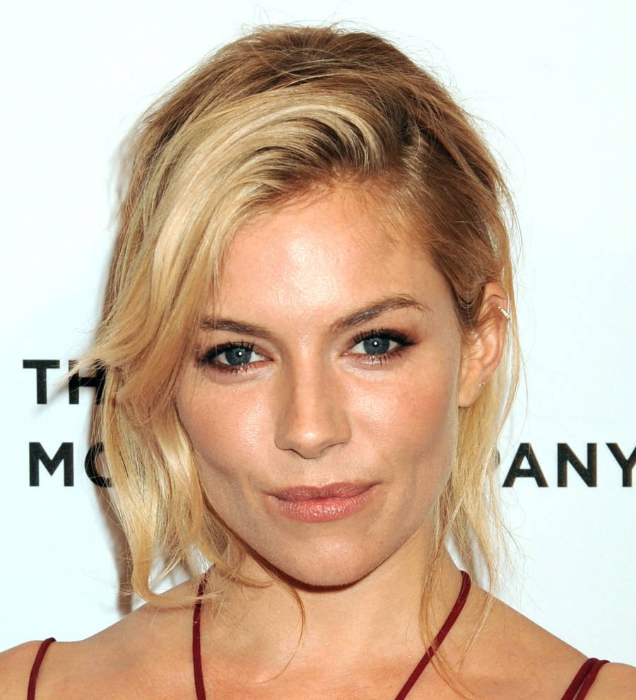 Sienna Miller tackles daughter's head lice