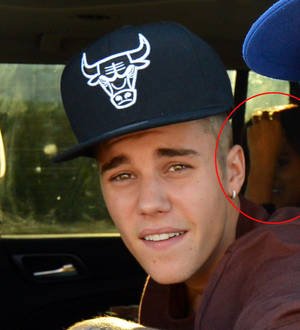 Justin Bieber joins Steelers stars for pre-game Bible study session