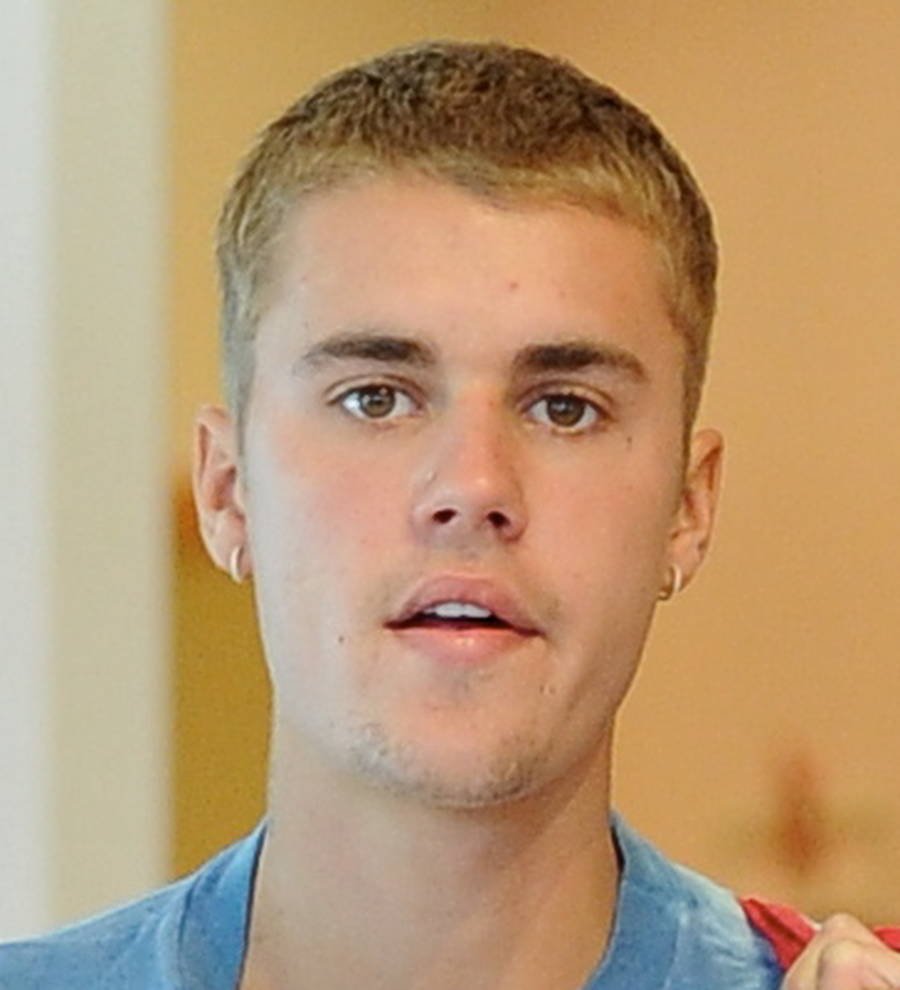 Justin Bieber takes time out for soccer with Barcelona hotshots