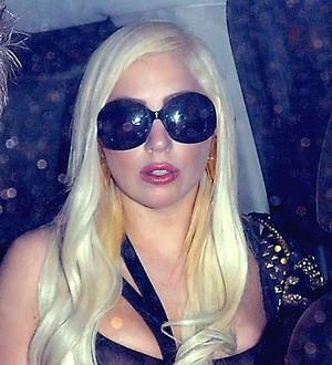 Lady Gaga left stunned by pushy autograph hunter
