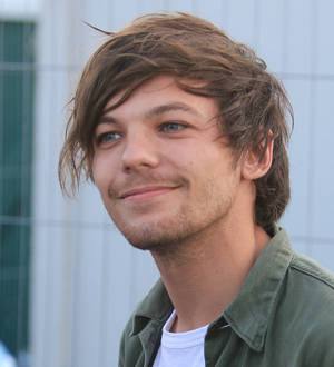 Louis Tomlinson dating lingerie designer - report