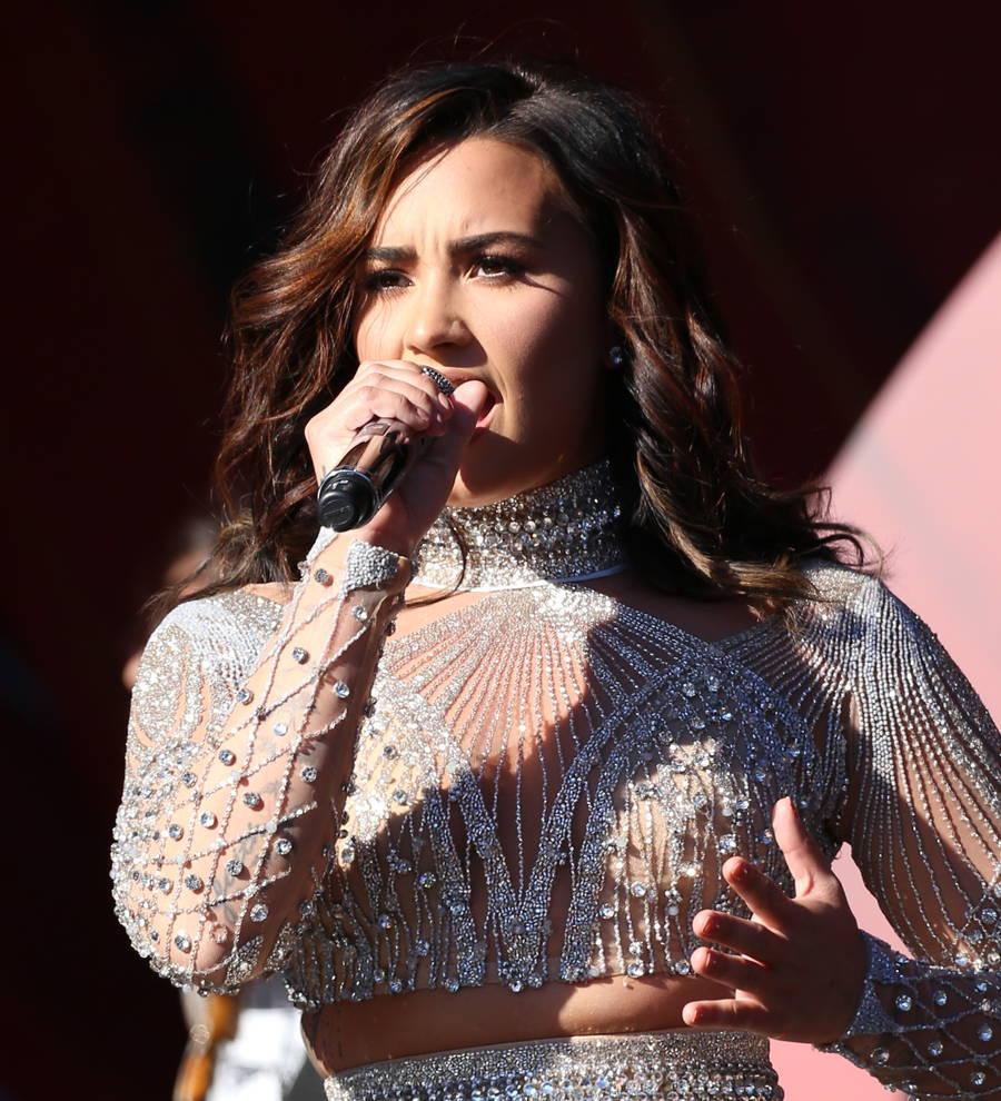 Demi Lovato backs pal's cancer appeal for sick mother