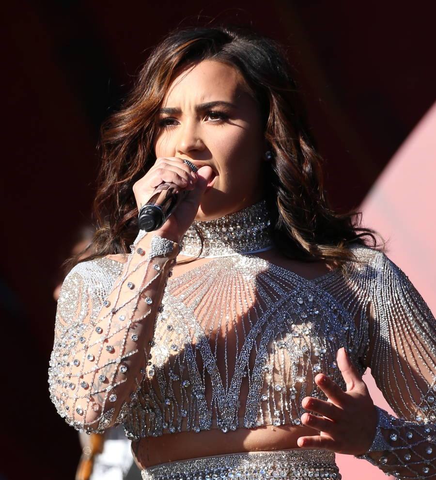 Demi Lovato backs pal's cancer appeal for sick mother