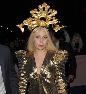 Lady Gaga plans backstage access for fans