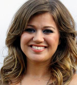 Kelly Clarkson opens up about new romance