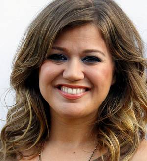 Kelly Clarkson opens up about new romance