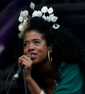 Kelis debuts drum skills at Isle of Wight festival