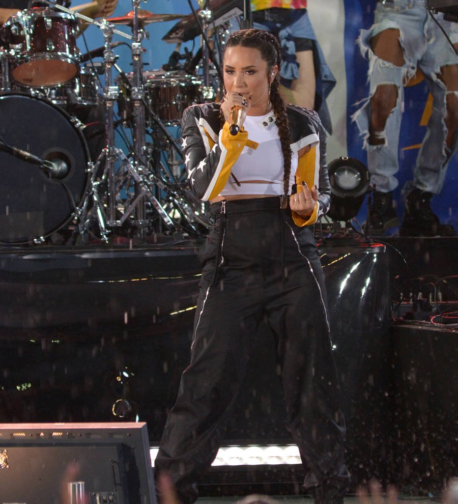 Demi Lovato brushes off storm to perform in Central Park