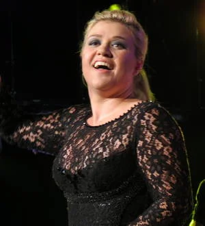 Kelly Clarkson backs legalization of marijuana