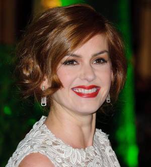 Isla Fisher embarrassed by husband's social blunders