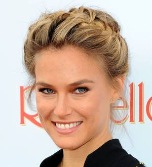 Bar Refaeli misses flight after driver takes her to the wrong airport
