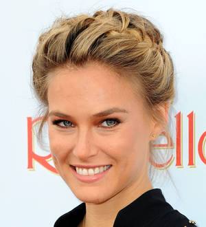 Bar Refaeli misses flight after driver takes her to the wrong airport