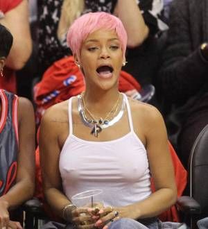 Rihanna 'selfie' phone raises,000 for cops