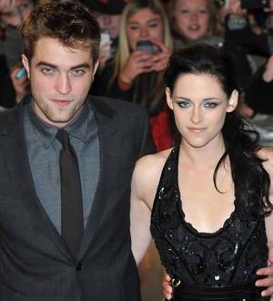 Taylor Lautner dodges questions about co-star Kristen Stewart's kissing scandal
