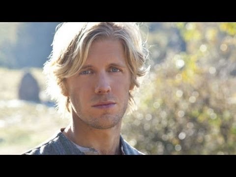 HATFIELD & MCCOYS Star Matt Barr on Kevin Costner! - STUDIO SECRETS